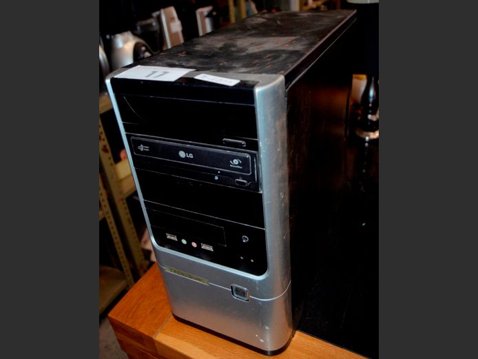 DESKTOP COMPUTER [Switches on]