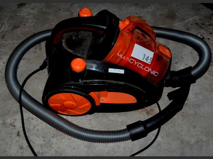 HOOVER MULTI CYCLONIC VACUUM CLEANER [Switches on, faulty]