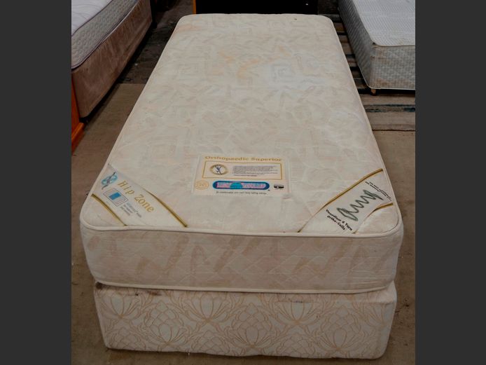 REST ASSURED HIP ZONE SINGLE BED BASE & MATTRESS SET [Needs a clean]