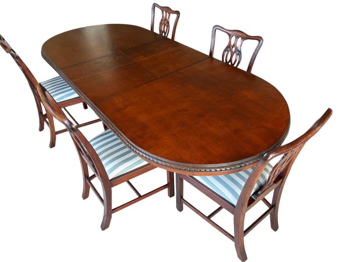 Chippendale-Style Solid Wood Extendable Dining Table with 7 Chairs