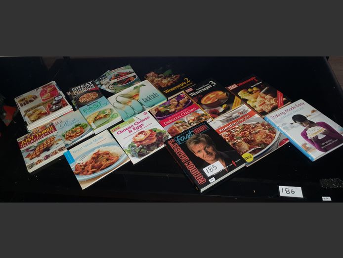 LOT: RECIPE BOOKS