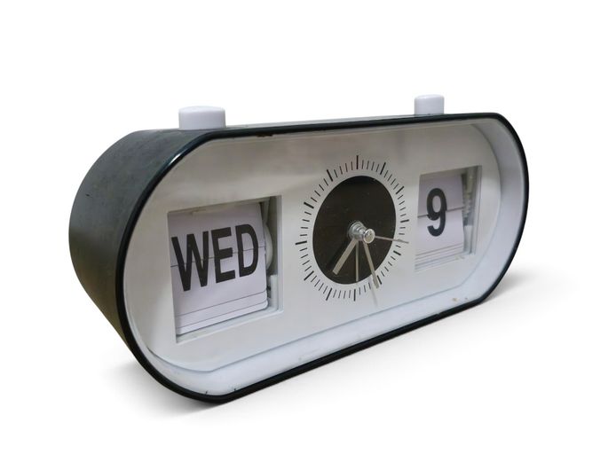 Retro-Style Mechanical Flip Calendar Analog Desk Clock