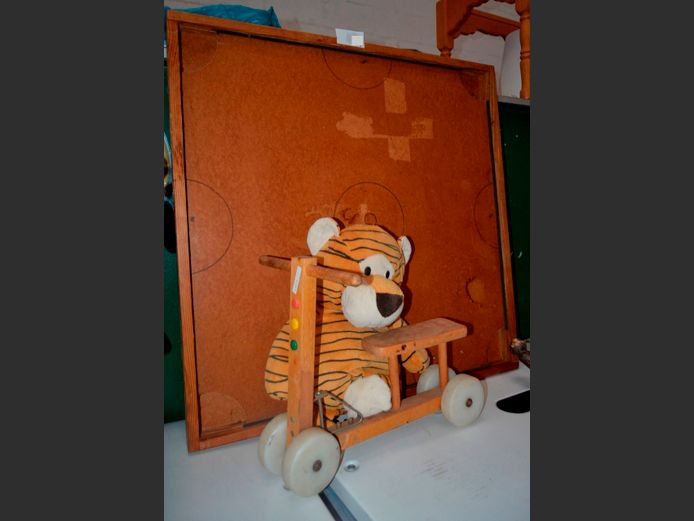 WOODEN TOY PUSH SCOOTER, TIGER SOFT TOY, etc [154,165]