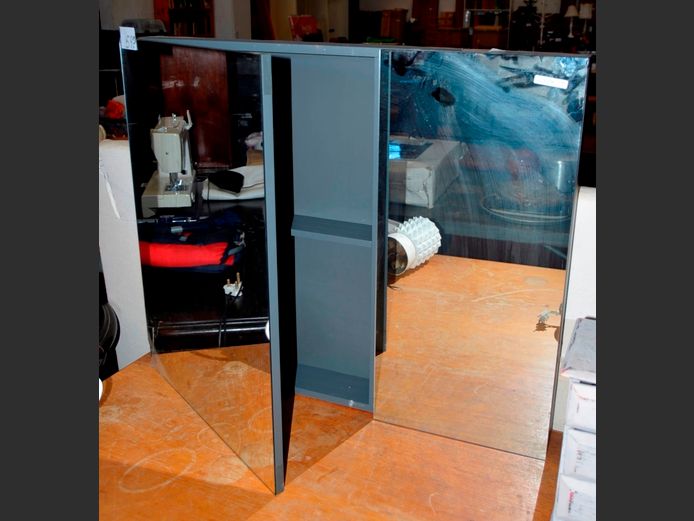 GLASS FRONT BATHROOM CABINET, 89 x 11 x 65cm [Corners chipped] [#: 380604734]
