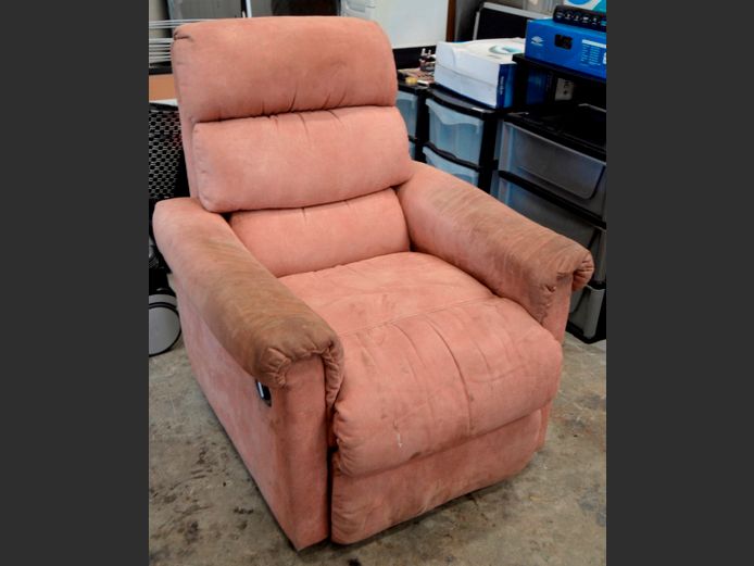 BROWN UPHOLSTERED RECLINING ARMCHAIR [Needs a clean]