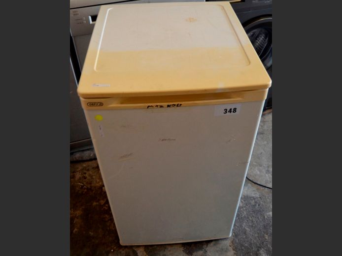 DEFY BAR FRIDGE [Getting cold, when tested]