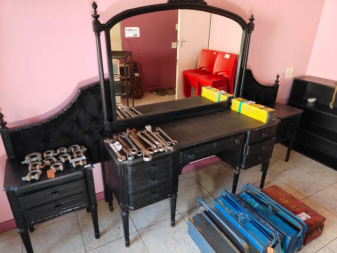 DRESSING TABLE AND HEADBOARD