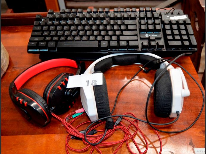 LOT: 3 x GAMING KEYBOARDS & HEADSETS [Untested]