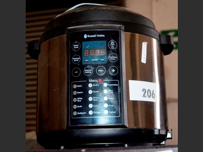 RUSSELL HOBBS ELECTRONIC PRESSURE COOKER [No power cable, switches on]