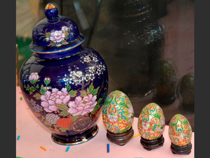 BLUE HAND PAINTED GINGER JAR & CLOISONNE DECORATIVE EGGS
