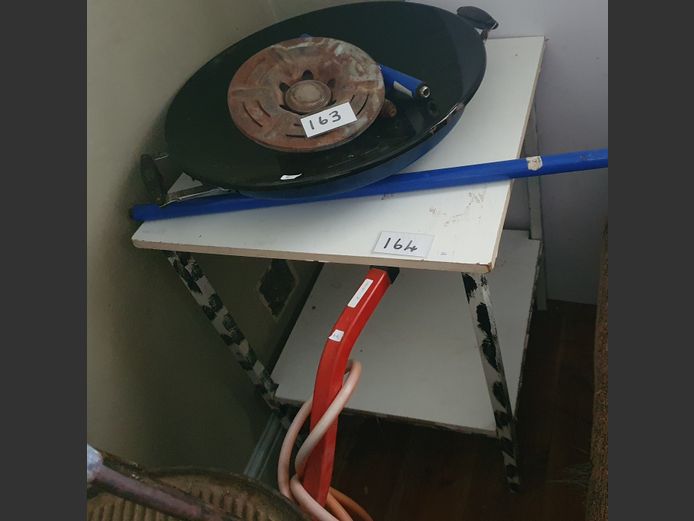 WHITE TOP WORK TABLE ON METAL BASE