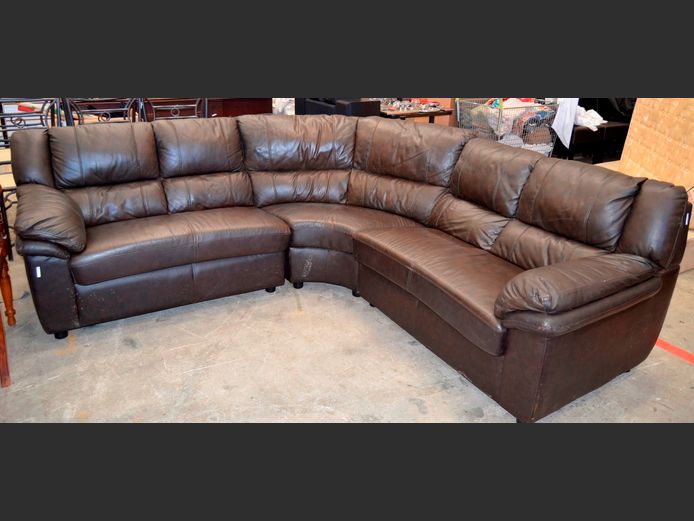 BROWN LEATHER UPPER L-SHAPED LOUNGE SUITE, 220 x 220cm