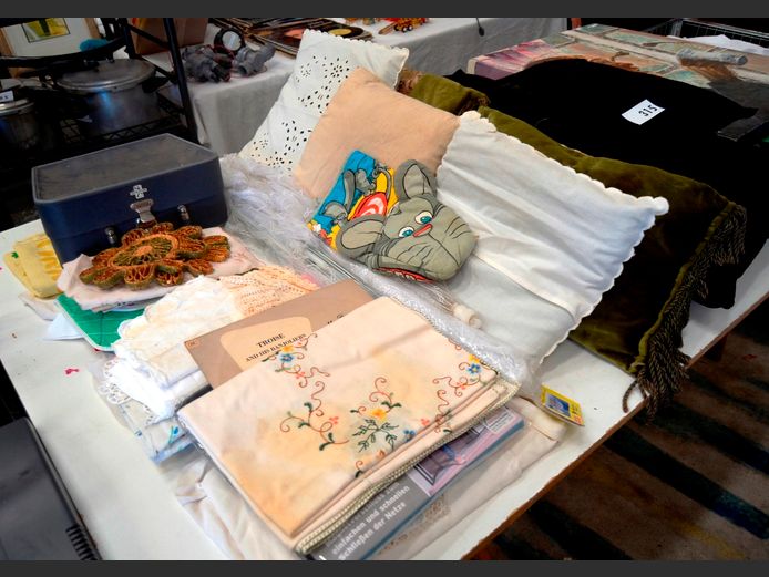 SCATTER CUSHIONS, MOSQUITO NET, TABLECLOTHS, etc