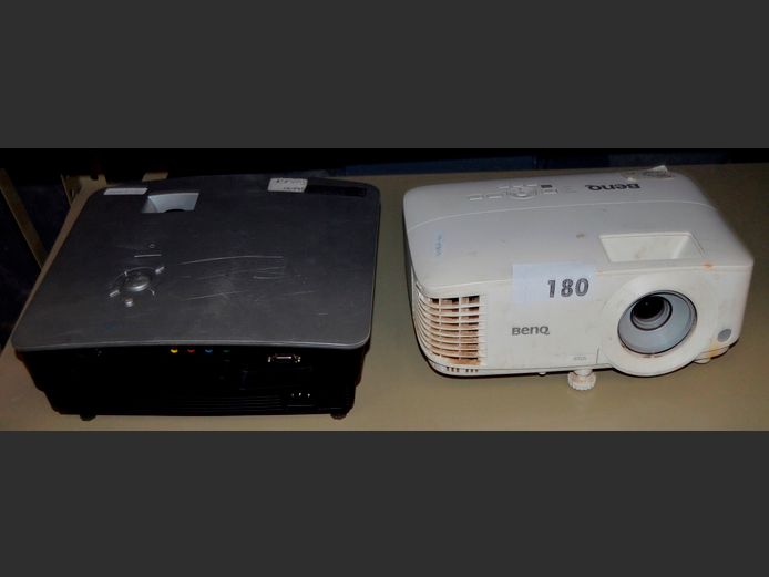 LOT OF 2 VIDEO PROJECTORS: BENQ & LG [Faulty]