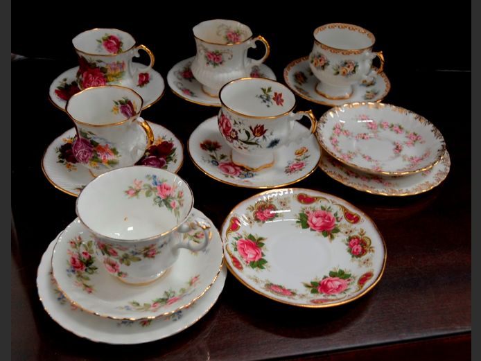 ROYAL ALBERT & ELIZABETHAN CUPS & SAUCERS