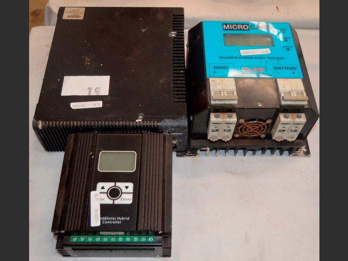 LOT: MR. POWER 12V/300W INVERTER & 2 x SOLAR HYBRID CONTROLLERS [Untested]