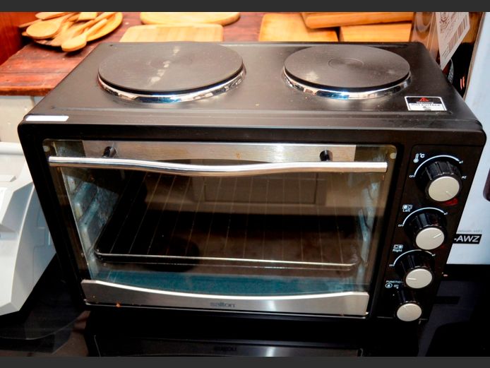 SALTON 2-PLATE MINI KITCHEN [Switches on]