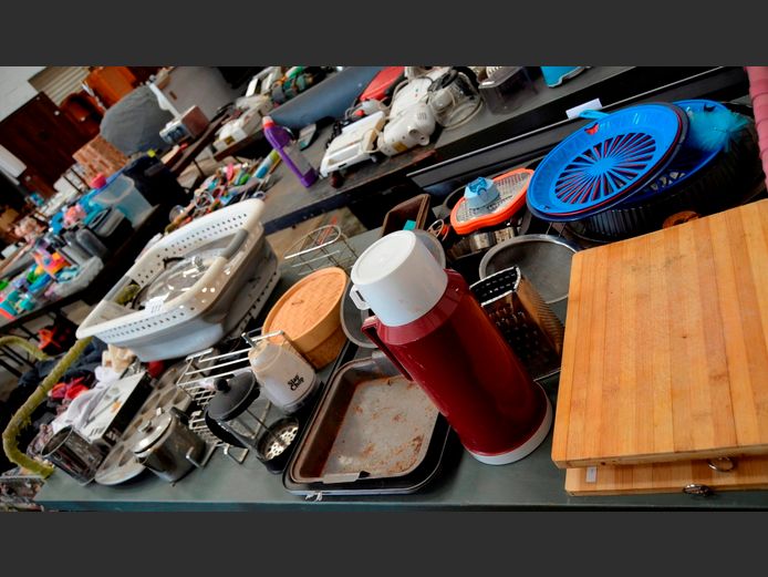 MUFFIN PAN, FLASK, CHOPPING BOARDS, etc