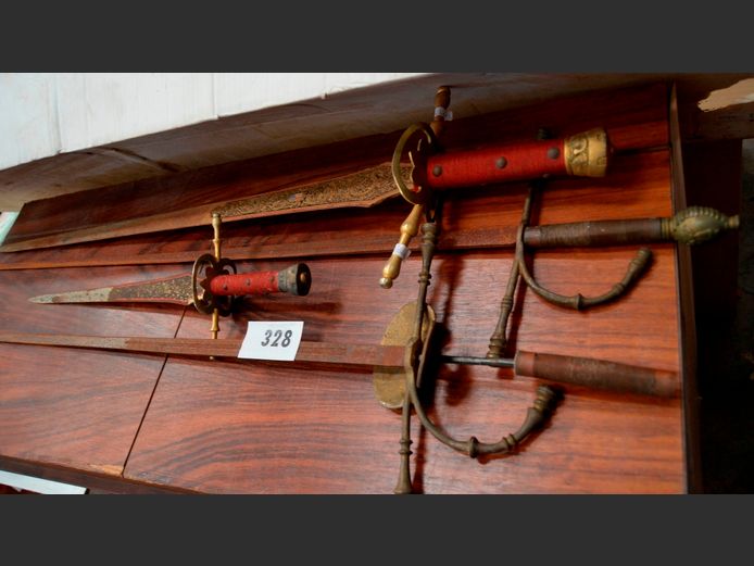 LOT OF 4: REPRODUCTION SWORDS [Rusty]