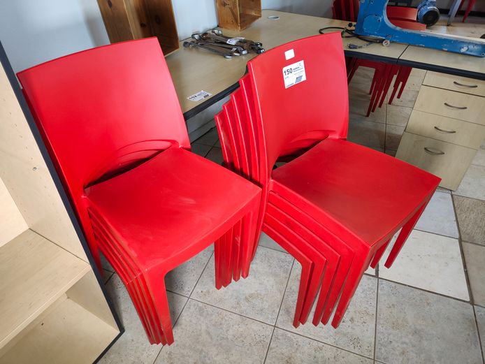 10 X RED PLASTIC CHAIRS