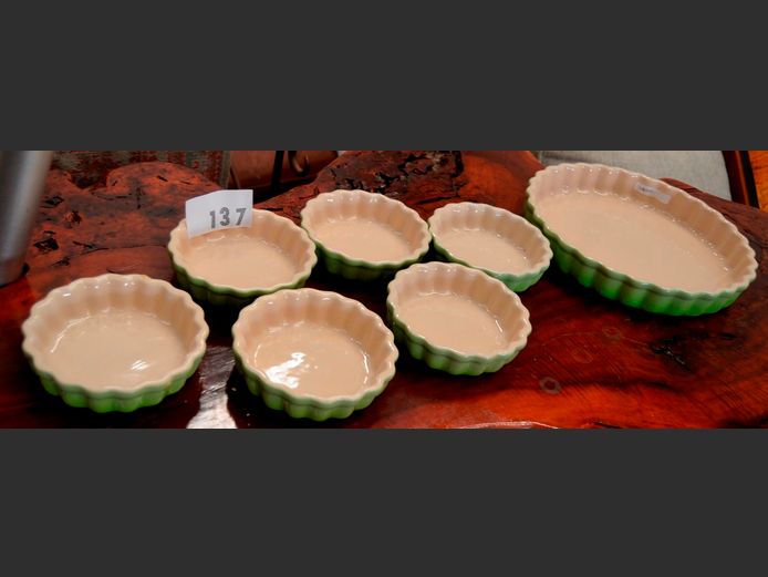 LE CREUSET: LARGE PIE DISH, 25cm Diameter, & 6 SMALL PIE DISHES, 12cm Diameter
