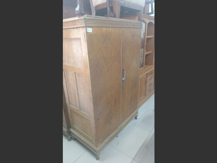 Antique 2 door cupboard