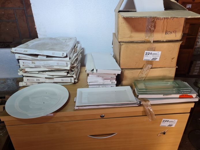 LOT VARIOUS PLATTER PLATES