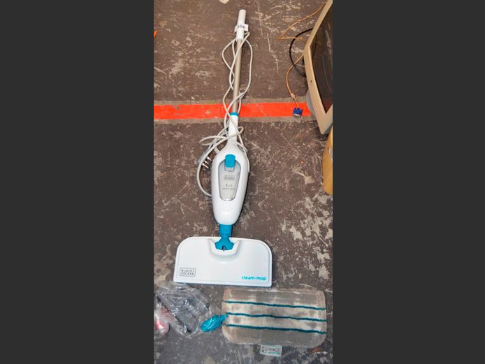 BLACK & DECKER STEAM MOP [Switches on, untested further]