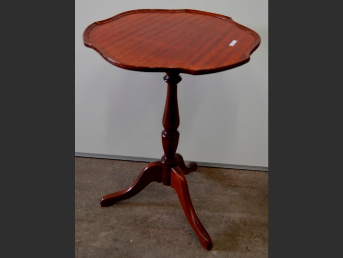 MAHOGANY SIDE TABLE ON PEDESTAL BASE, 53cm Diameter x 68cm High