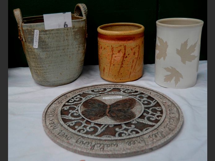 LOT 3 CERAMIC VASES & A WALL PLAQUE