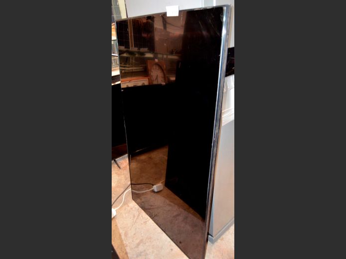 SAMSUNG 65" L.E.D. [Switches on, Screen cracked] ### LICENCE PLEASE ###