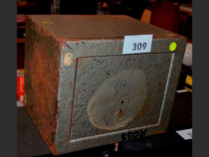 GREY METAL SAFE, 31 x 25 x 25cm [No keys]