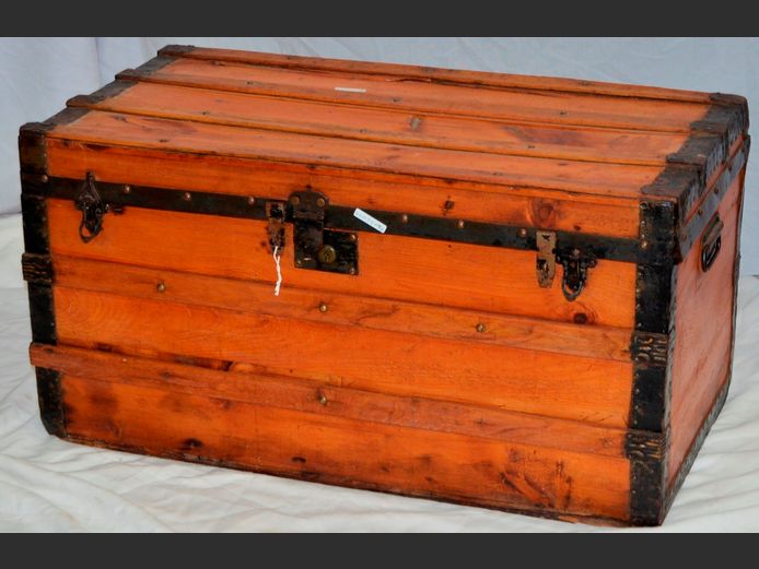 OREGON PINE KIST WITH METAL COVERED CORNERS, 92 x 47 x 47cm