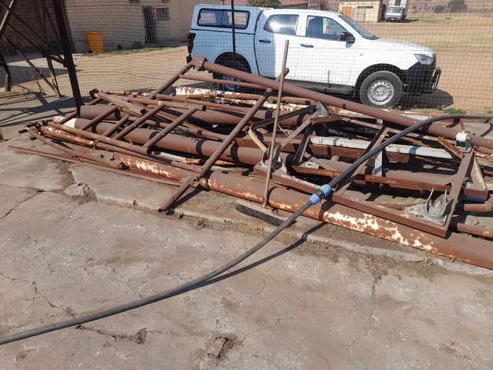 LOT OF SCRAP METAL 