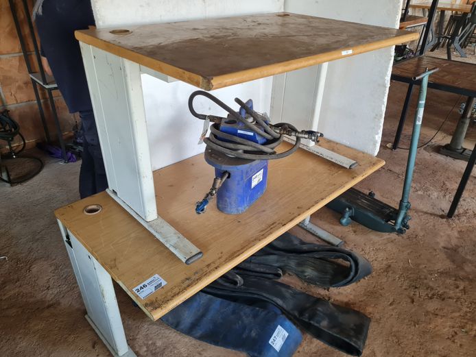 2 X DESKS