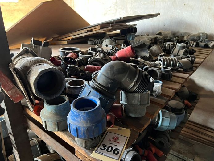 Various velves and pipe fittings