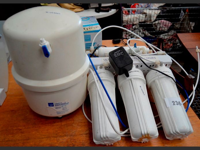 REVERSE OSMOSIS ELEMENT WATER FILTER & FILTER TANK [Condition unknown]