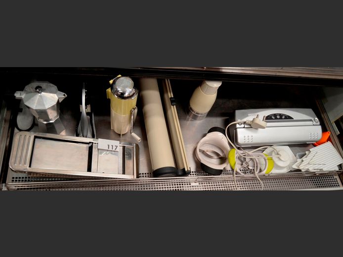 VINTAGE ESPRESSO POT, STAINLESS STEEL MANDOLINE, ICE CRUSHER, VACUUM SEALER, etc [Switches on, untested further]