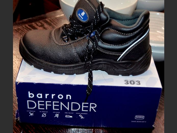 BARRON SIZE 9 SAFETY BOOTS