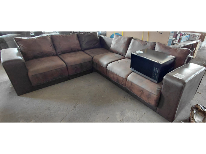 BROWN LOUNGE SUITE (ONE CUSHION MISSING) 