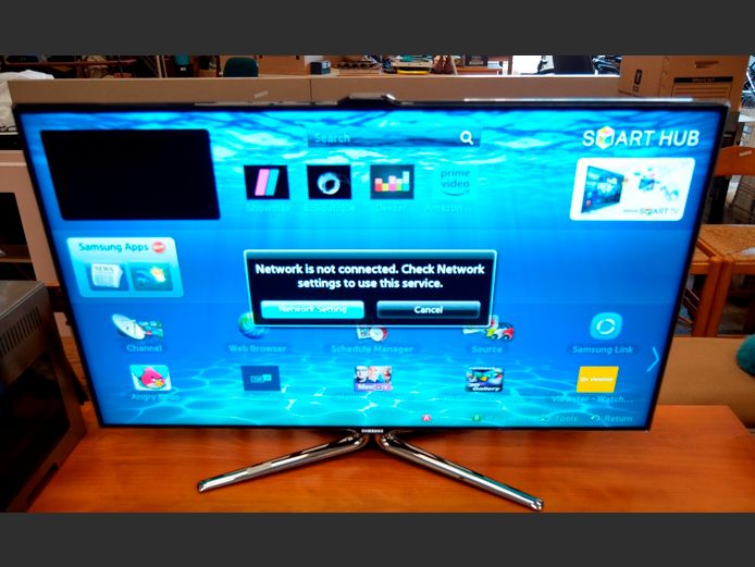 SAMSUNG 46" SMART TV WITH REMOTE [Switches on, untested further] ### LICENCE PLEASE ###