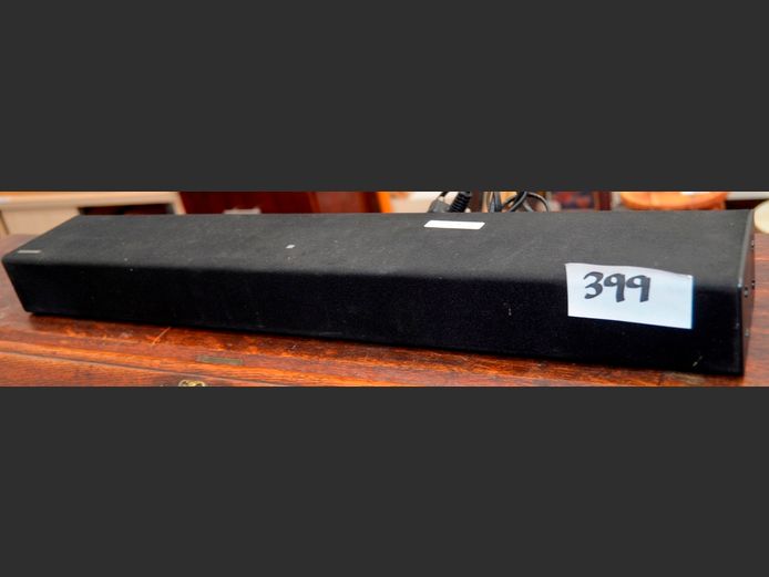 SAMSUNG SOUNDBAR [Switches on, untested further]