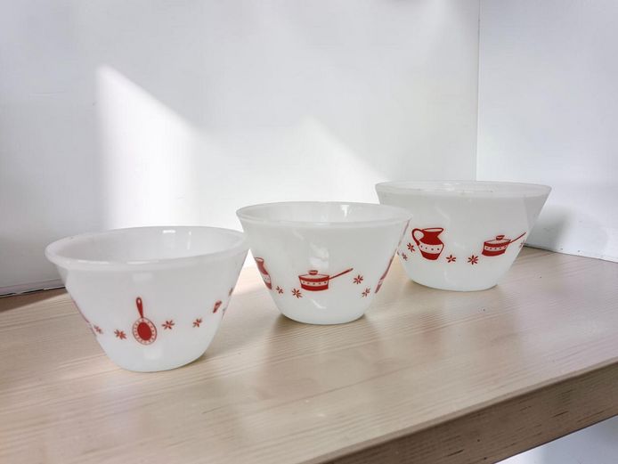 Vintage Pyrex Nesting Bowls - Set of 3