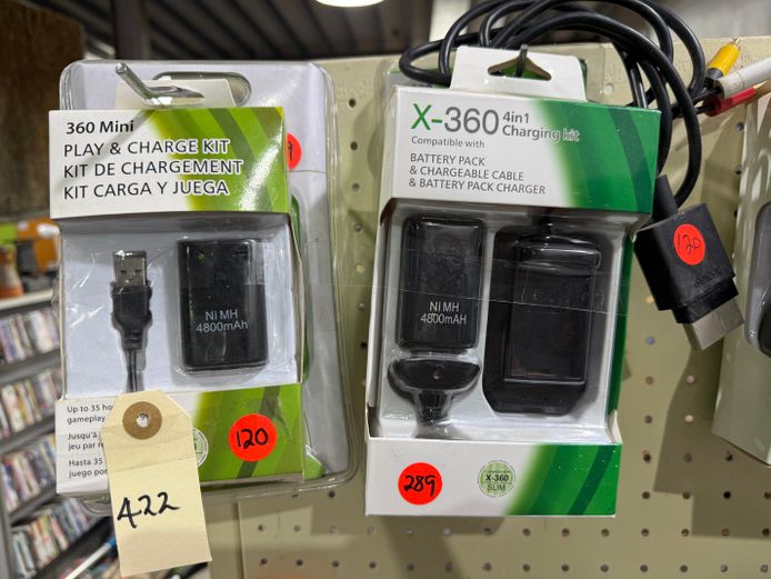 Lot of Xbox accessories 