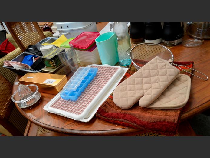 PLASTIC STORAGE CONTAINERS, CHOPPING BOARD, DISH DRYING RACK, etc