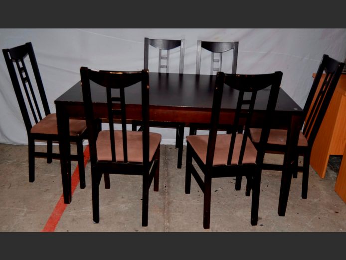 DARKWOOD DINING TABLE WITH 6 MATCHING CHAIRS, 150 x 90 x 74cm [Some scuff marks]