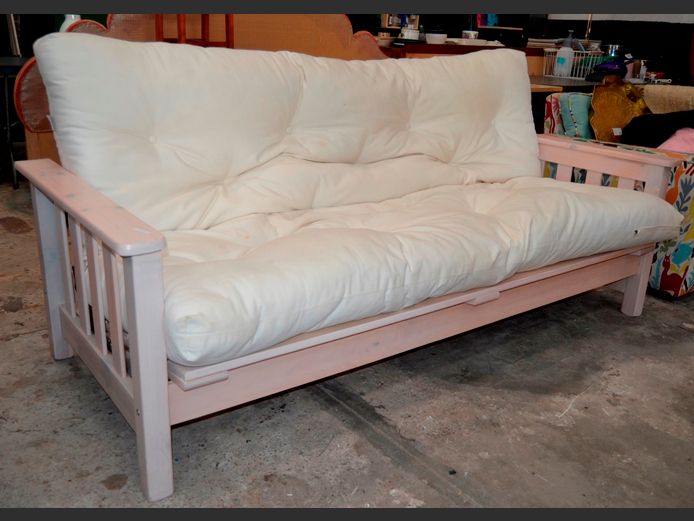 PINE WHITE WASHED SLEEPER COUCH WITH FUTON MATTRESS, 207 x 95cm