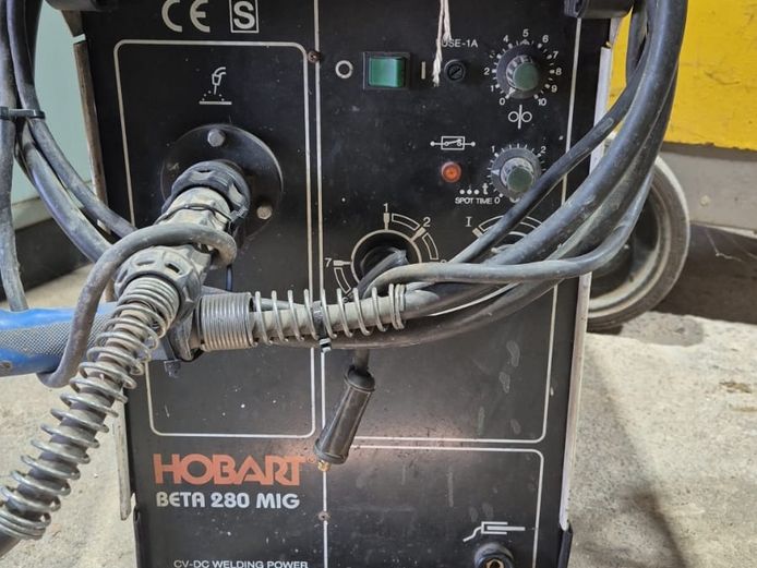 HOBART 280 MIC WELDER, ESAB LHE 400 WELDER & WELDER GAS BOTTLE