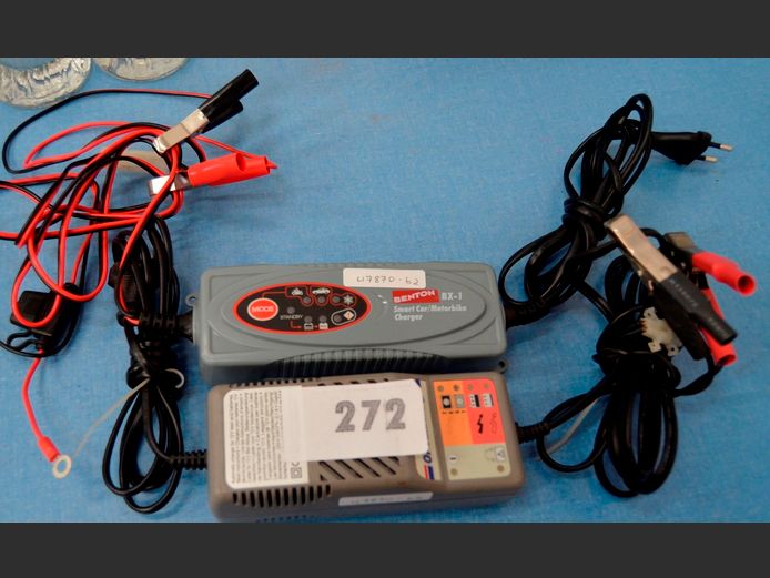 BENTON BX-1 SMART CAR/MOTORBIKE CHARGER & AN OPTIMATE 3 CHARGER [Switch on, untested further]