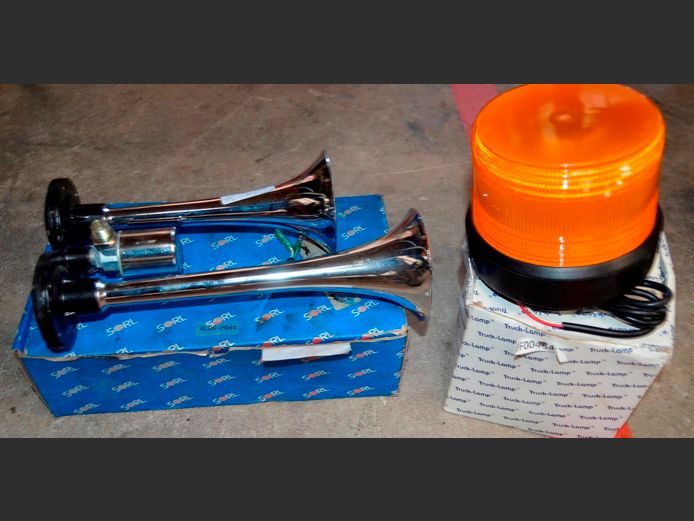 AIR HORN & TRUCK LAMP